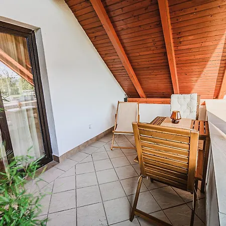 Zora With Terrace Near Terme Paradiso Daire *