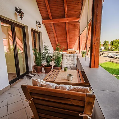 Apartment Zora With Terrace Near Terme Paradiso *